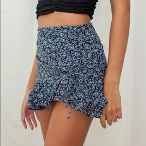 Isabelles cabinet skirt NWT